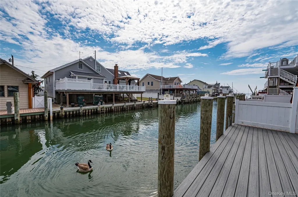 912 Pacific Street Lindenhurst NY 11757
