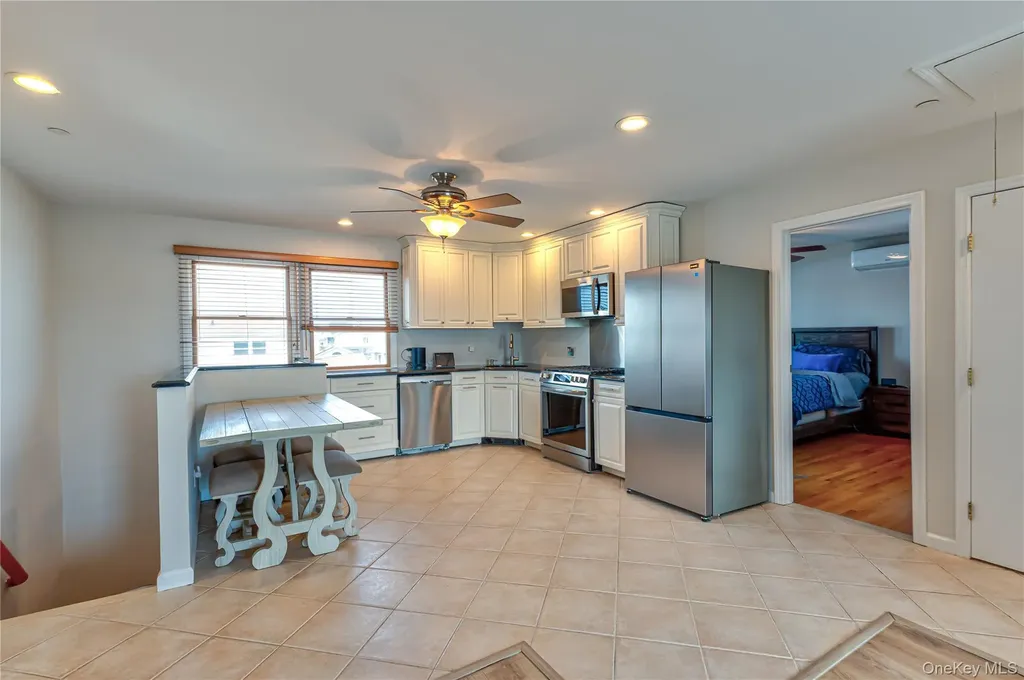912 Pacific Street Lindenhurst NY 11757