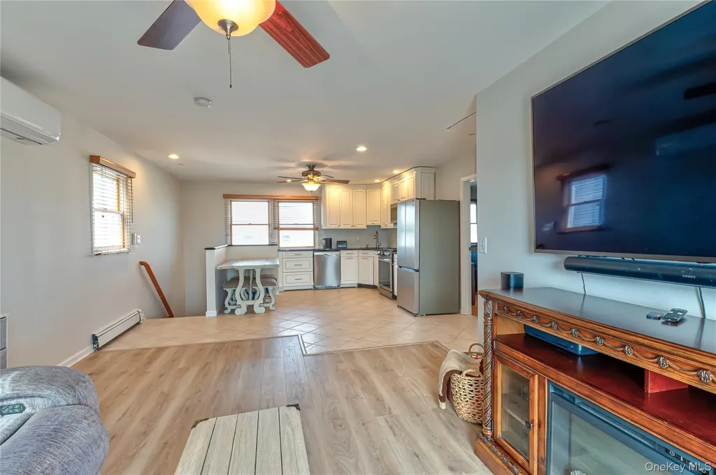 912 Pacific Street Lindenhurst NY 11757