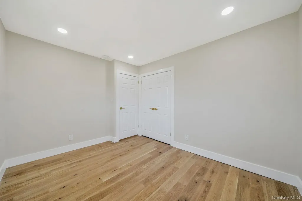 33 Hinton Avenue Babylon NY 11702