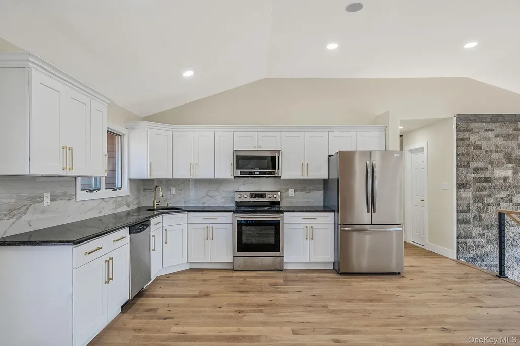 33 Hinton Avenue Babylon NY 11702