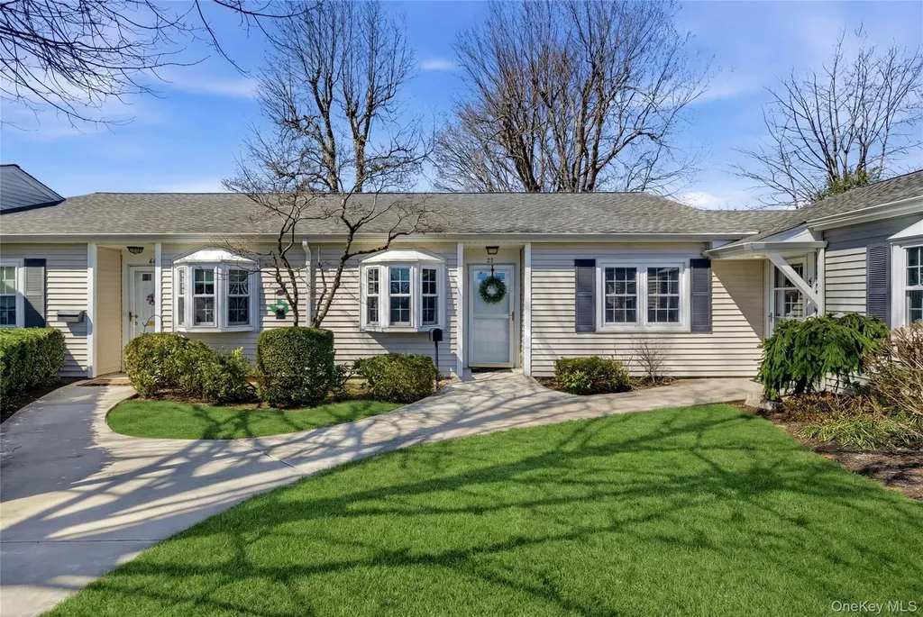 65 Harbor N Amityville NY 11701