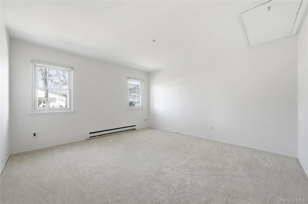 65 Harbor N Amityville NY 11701