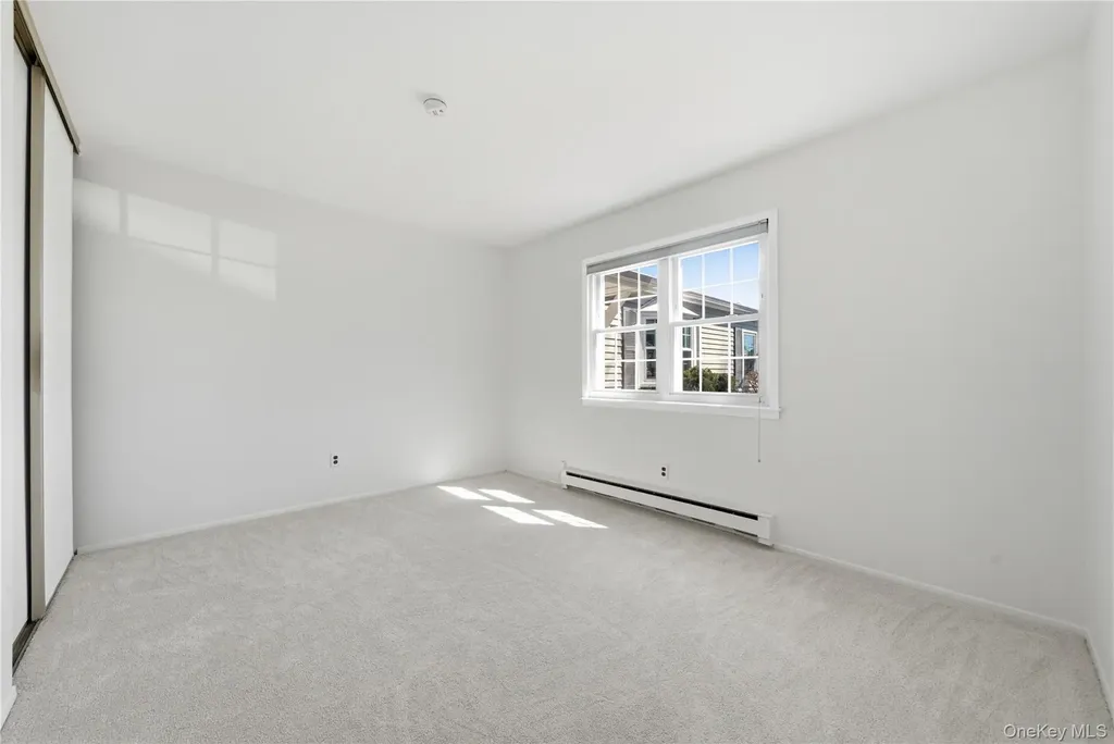 65 Harbor N Amityville NY 11701