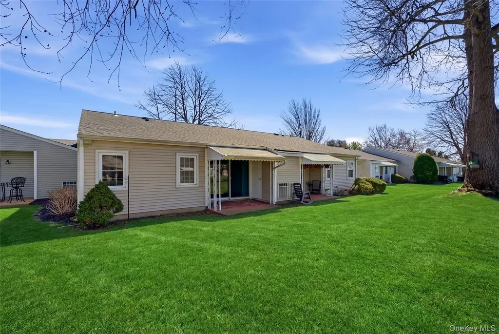 65 Harbor N Amityville NY 11701