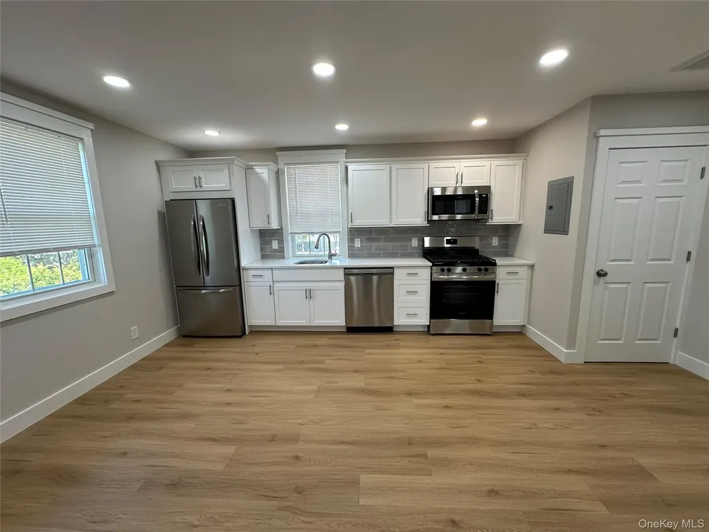 1109 Pulaski Road East Northport NY 11731