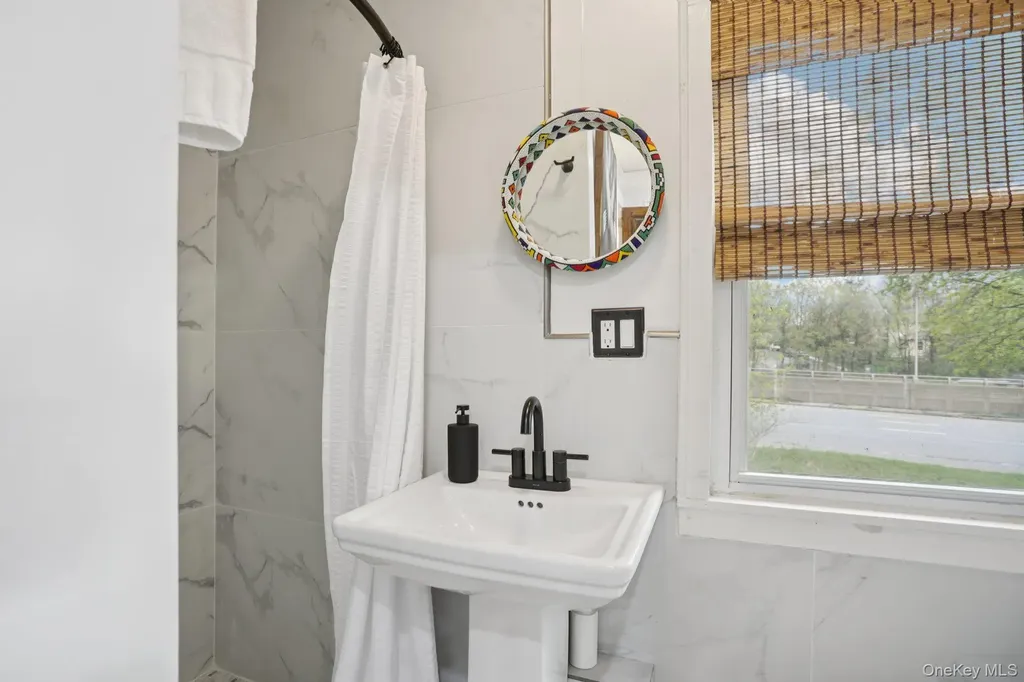 375 Hawthorne Terrace Fleetwood NY 10552