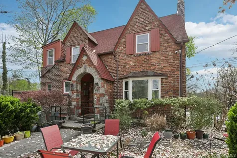 375 Hawthorne Terrace Fleetwood NY 10552