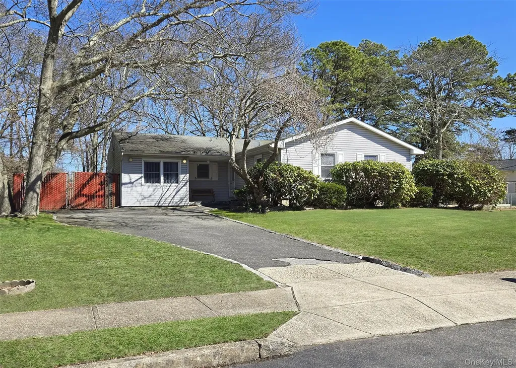 7 Clair Avenue Holbrook NY 11741