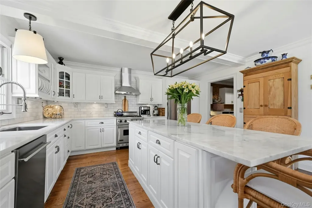 25 Lighthouse Road Southold NY 11971