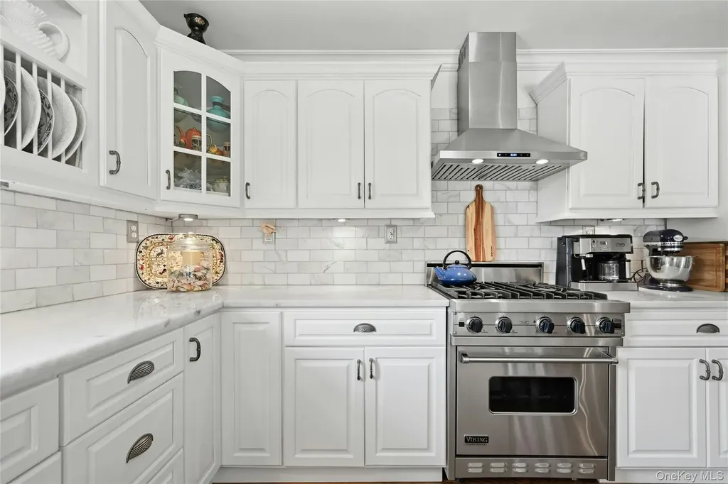 25 Lighthouse Road Southold NY 11971