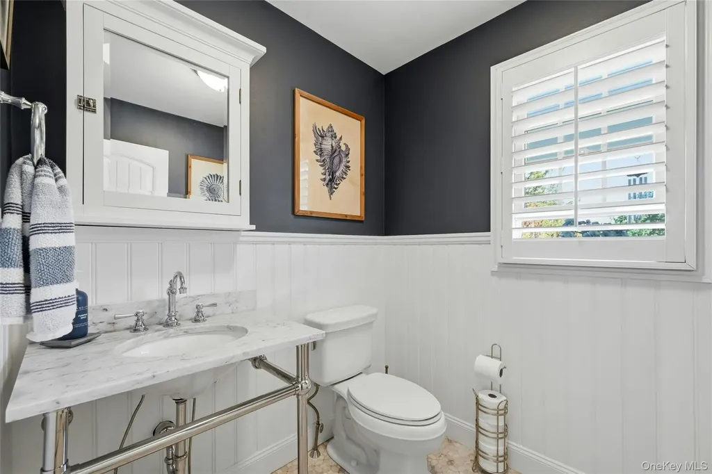 25 Lighthouse Road Southold NY 11971