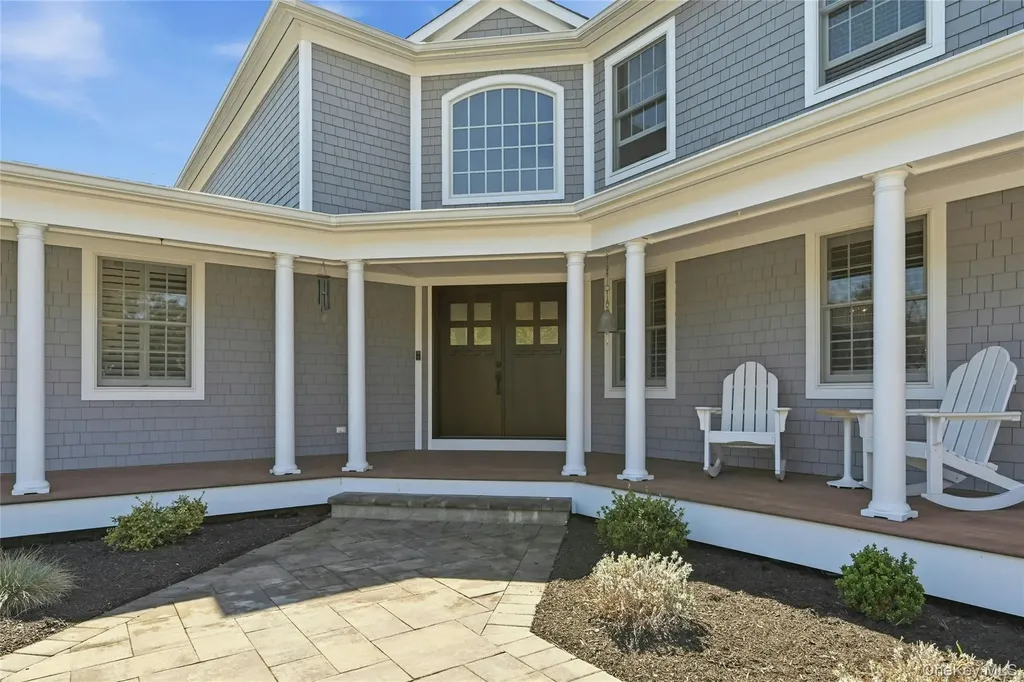 25 Lighthouse Road Southold NY 11971