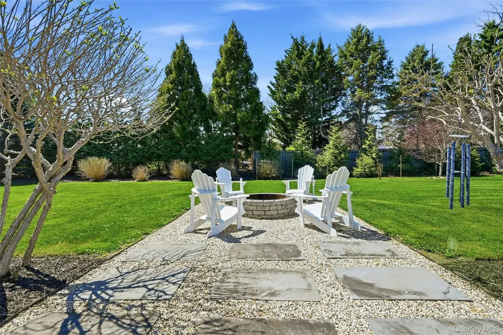 25 Lighthouse Road Southold NY 11971
