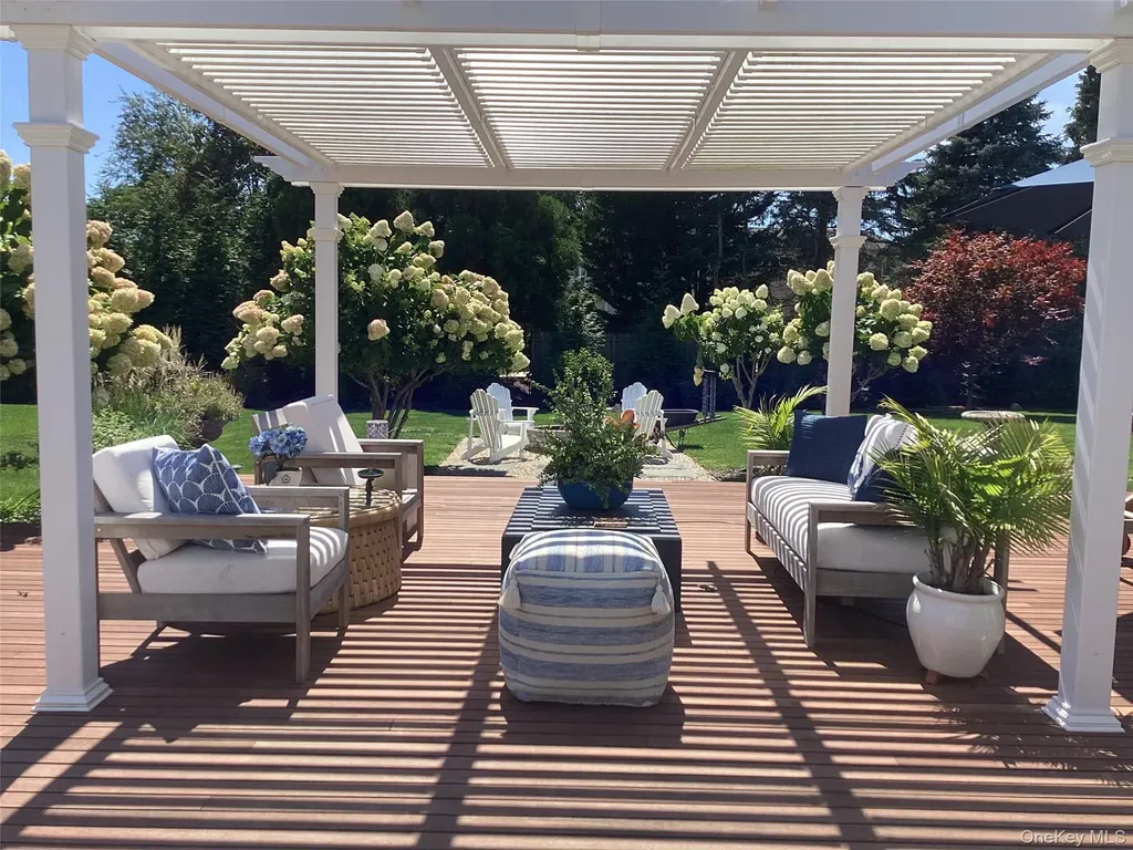 25 Lighthouse Road Southold NY 11971