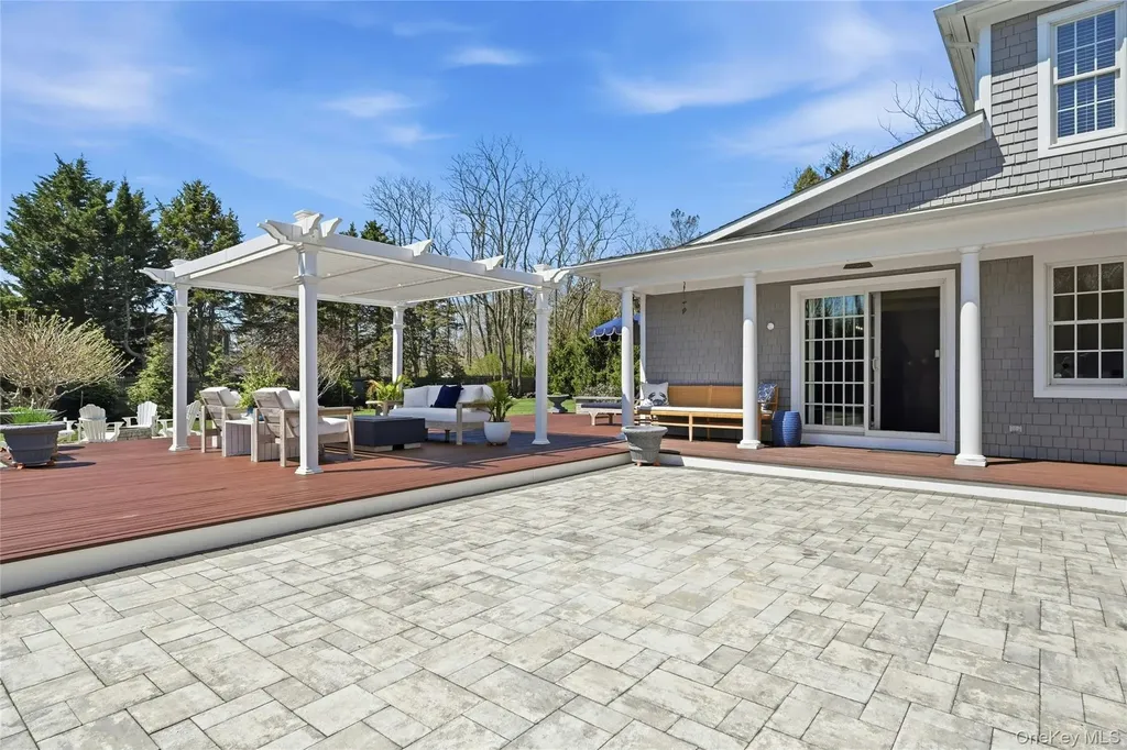 25 Lighthouse Road Southold NY 11971