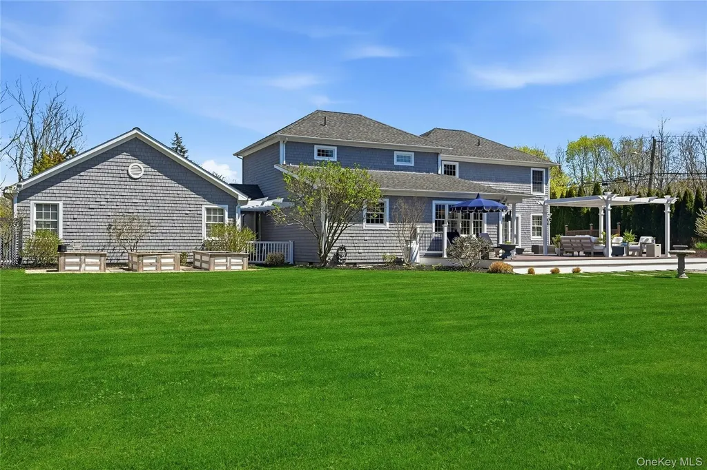 25 Lighthouse Road Southold NY 11971