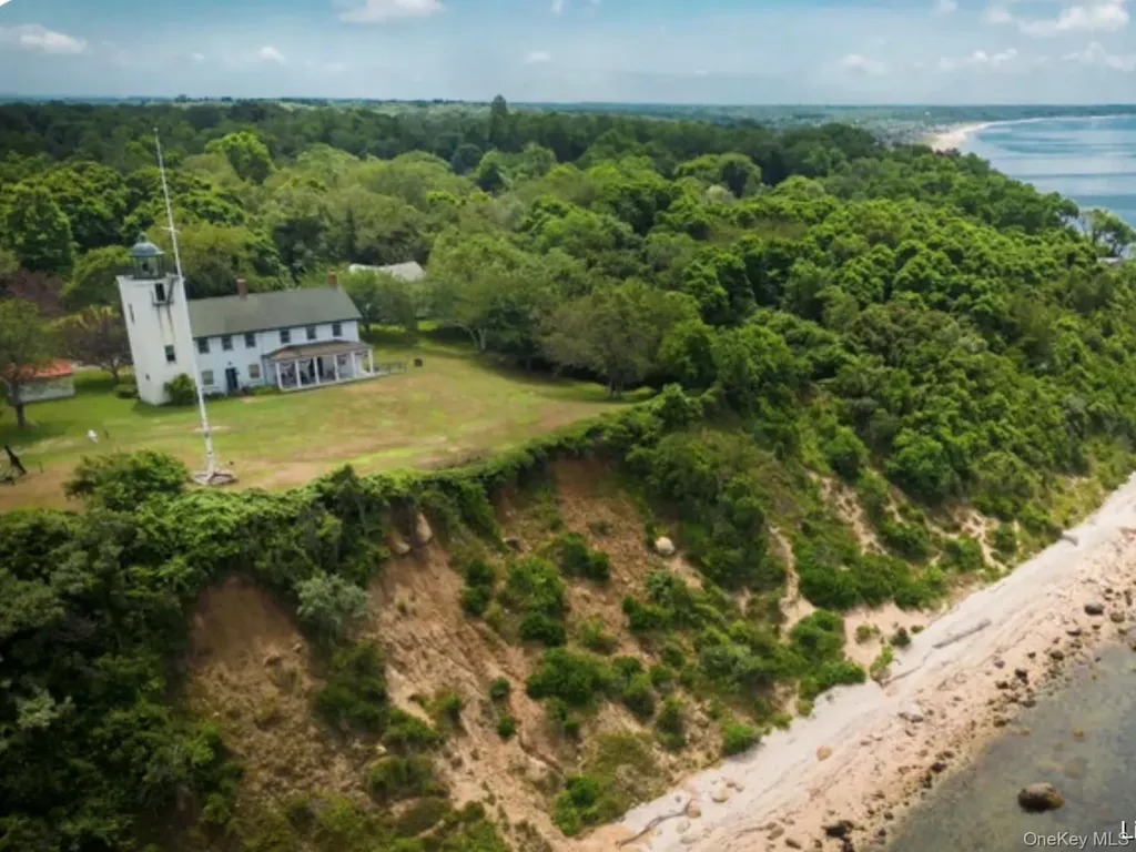 25 Lighthouse Road Southold NY 11971
