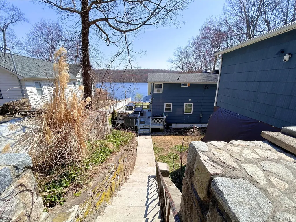 451 E Main Street Jefferson Valley NY 10535