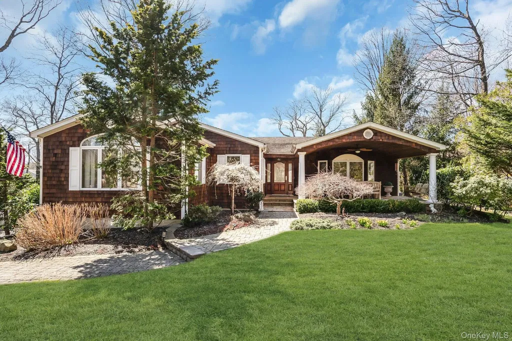 44 Mcculloch Drive Dix Hills NY 11746