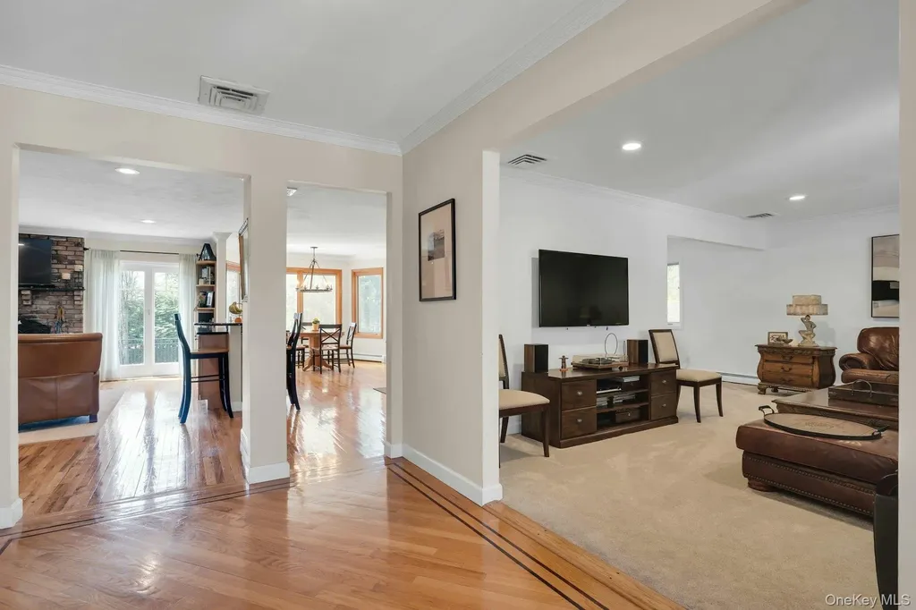 44 Mcculloch Drive Dix Hills NY 11746