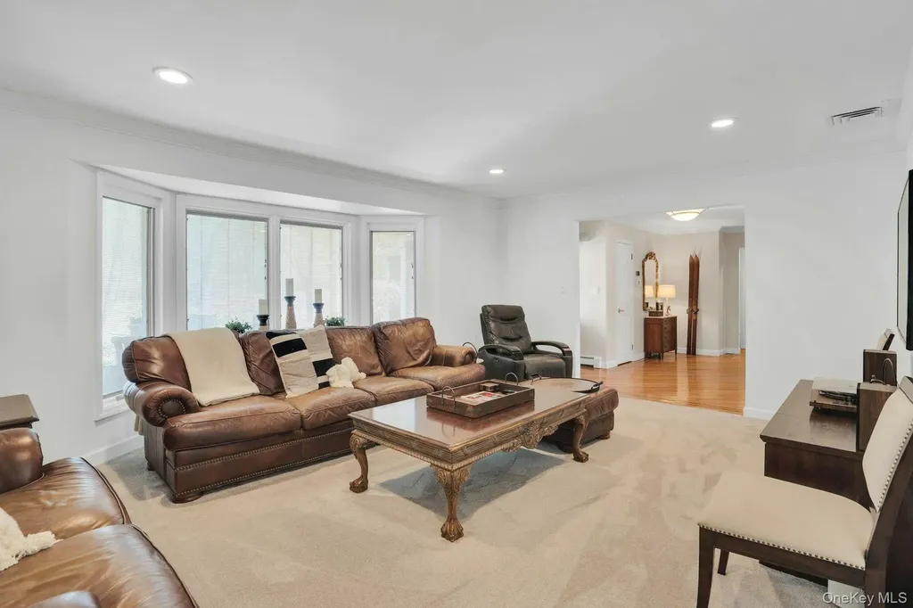 44 Mcculloch Drive Dix Hills NY 11746