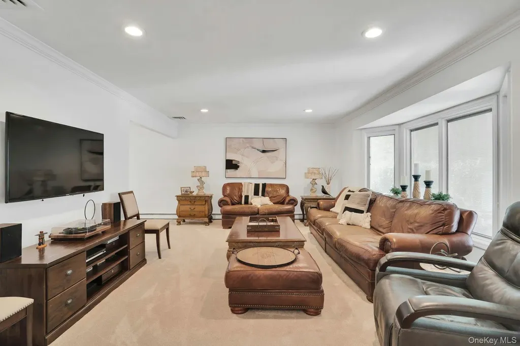 44 Mcculloch Drive Dix Hills NY 11746