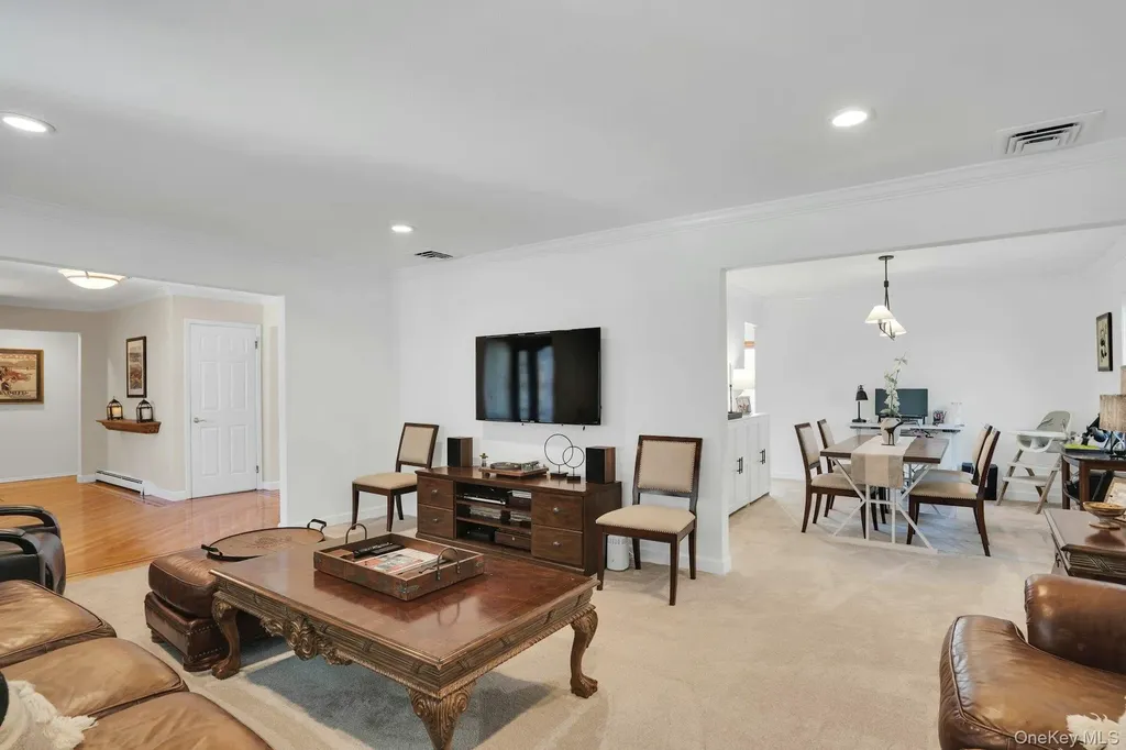 44 Mcculloch Drive Dix Hills NY 11746