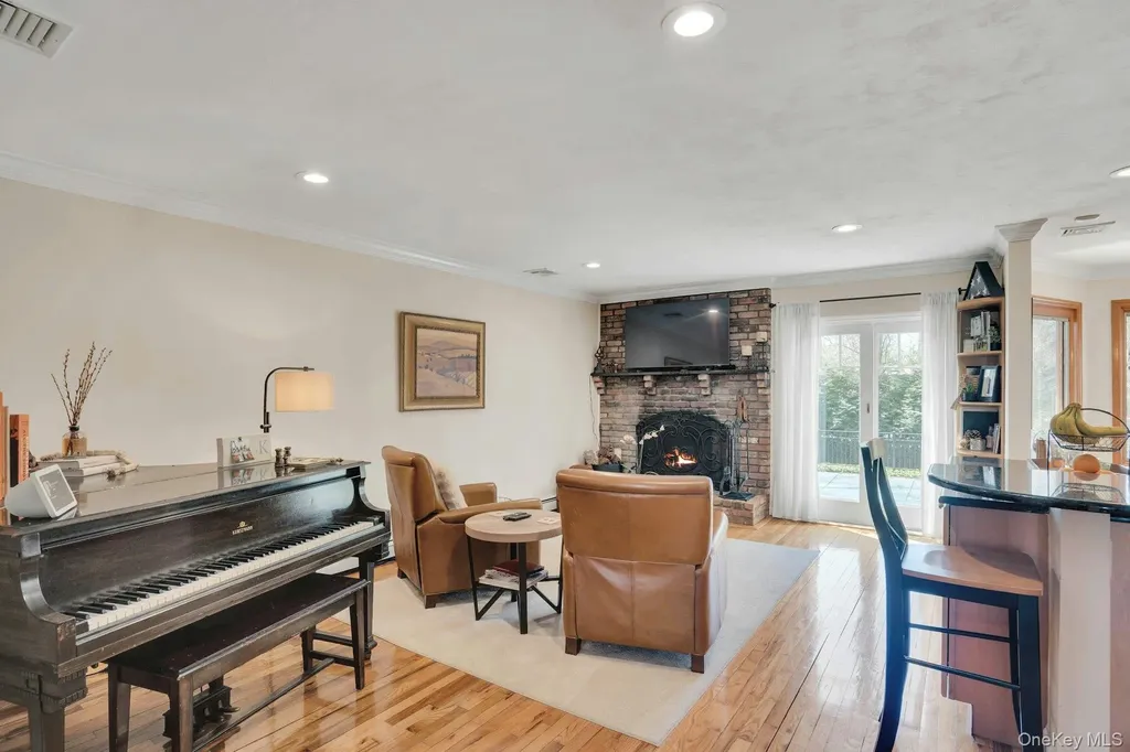 44 Mcculloch Drive Dix Hills NY 11746