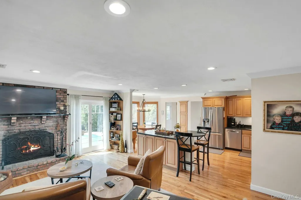 44 Mcculloch Drive Dix Hills NY 11746