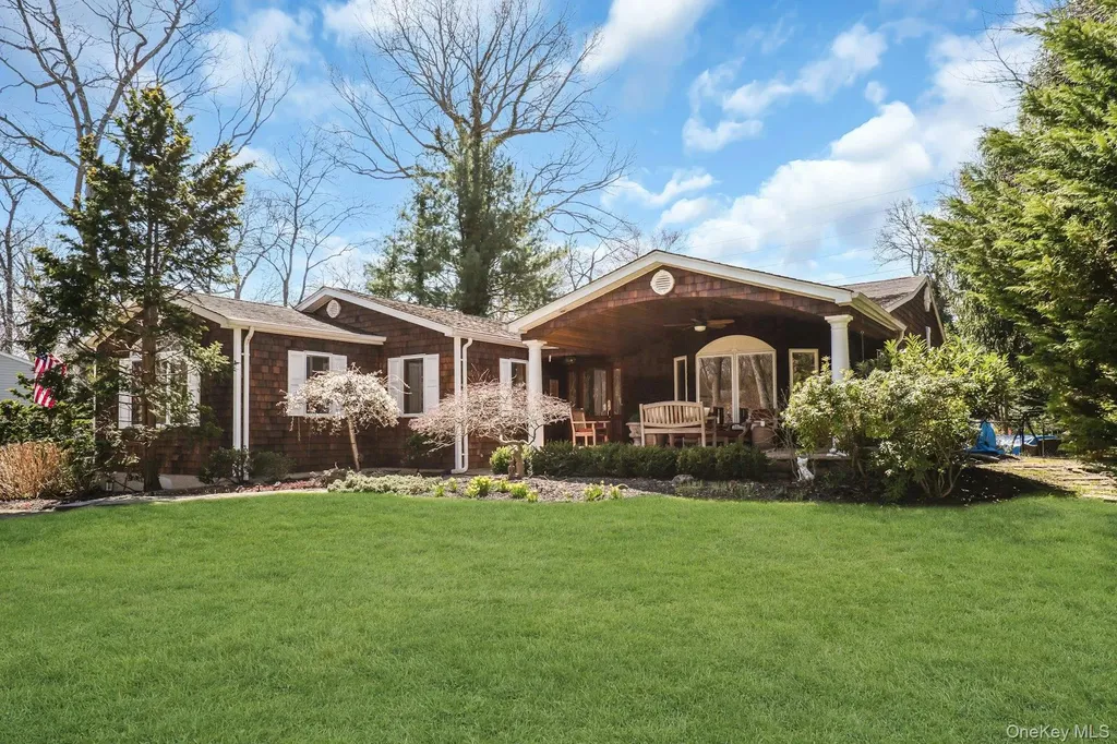 44 Mcculloch Drive Dix Hills NY 11746