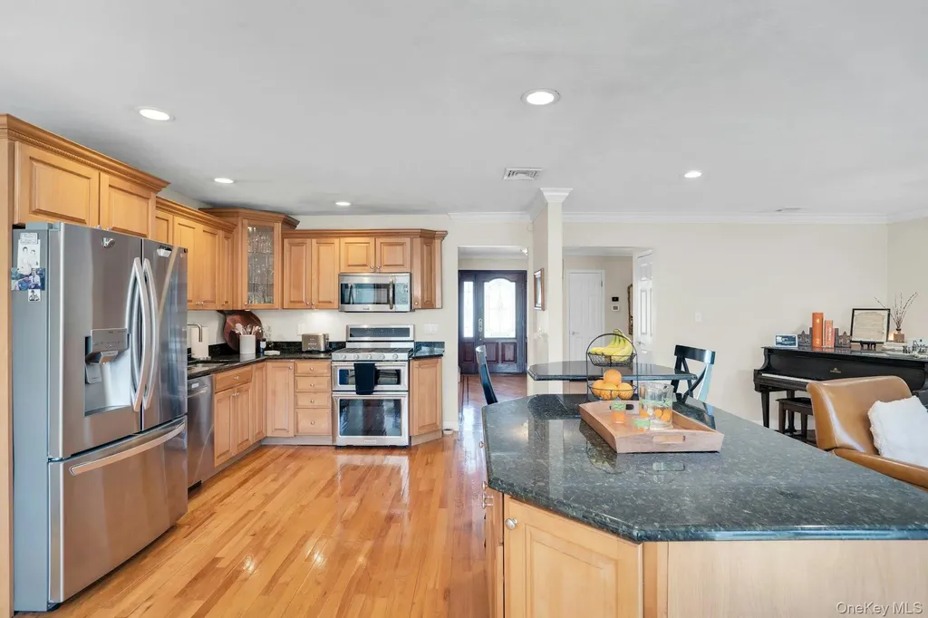 44 Mcculloch Drive Dix Hills NY 11746