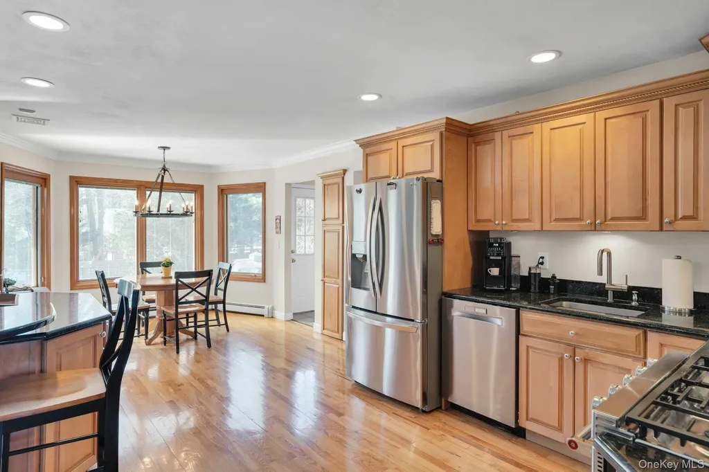 44 Mcculloch Drive Dix Hills NY 11746