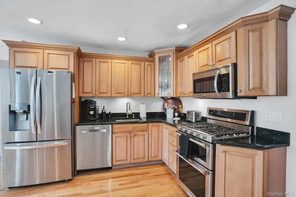 44 Mcculloch Drive Dix Hills NY 11746