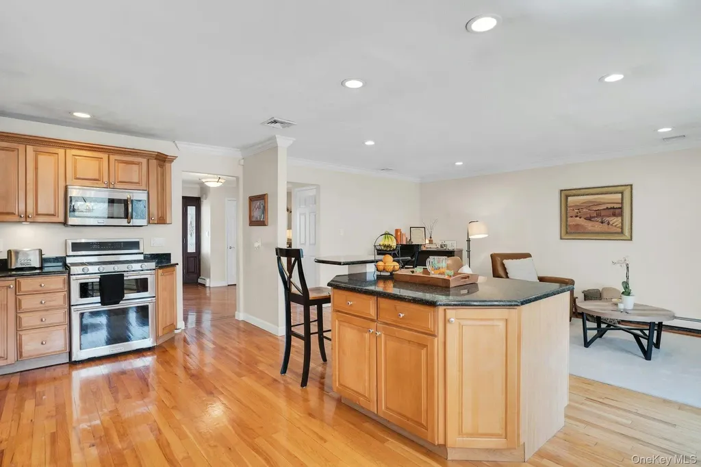 44 Mcculloch Drive Dix Hills NY 11746