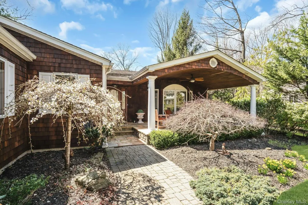 44 Mcculloch Drive Dix Hills NY 11746