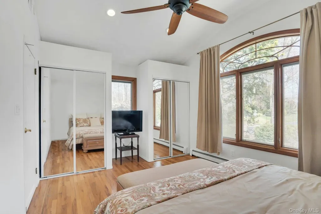 44 Mcculloch Drive Dix Hills NY 11746