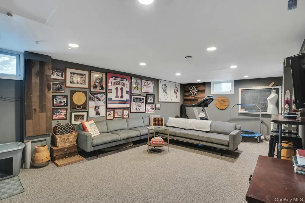 44 Mcculloch Drive Dix Hills NY 11746