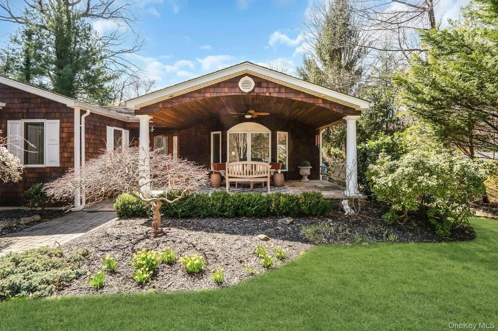 44 Mcculloch Drive Dix Hills NY 11746