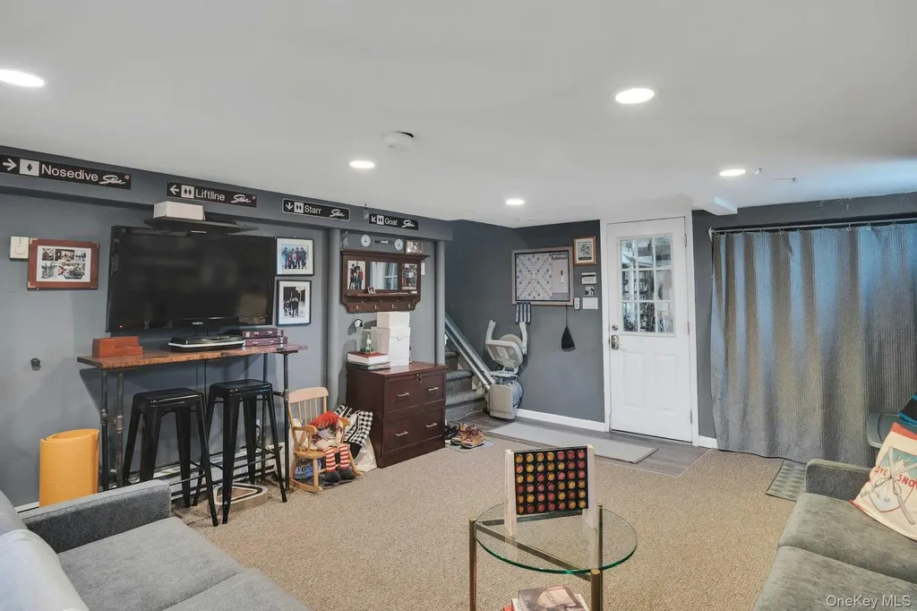 44 Mcculloch Drive Dix Hills NY 11746
