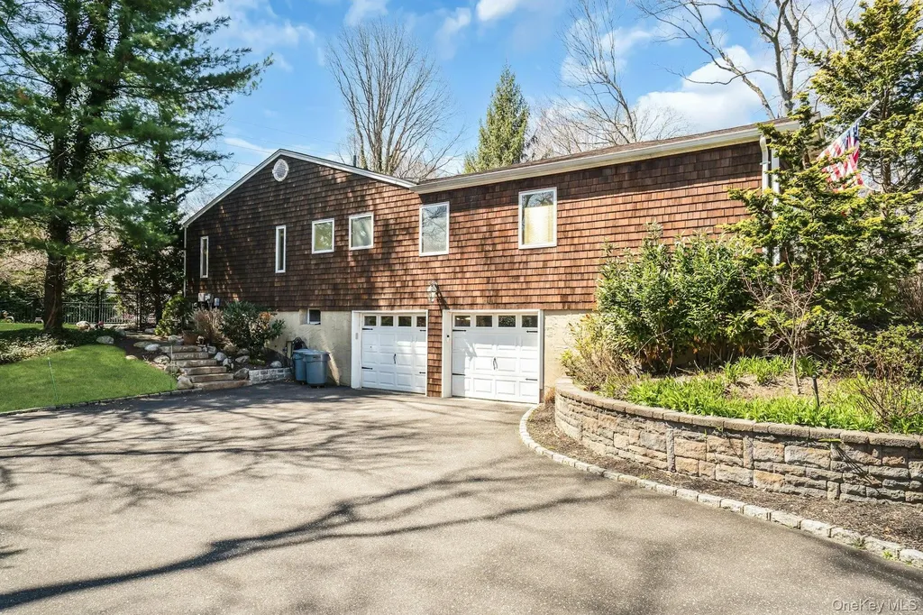 44 Mcculloch Drive Dix Hills NY 11746