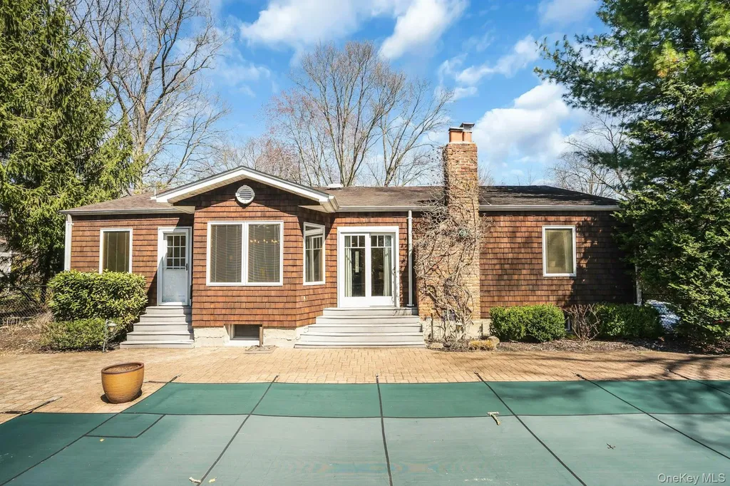 44 Mcculloch Drive Dix Hills NY 11746