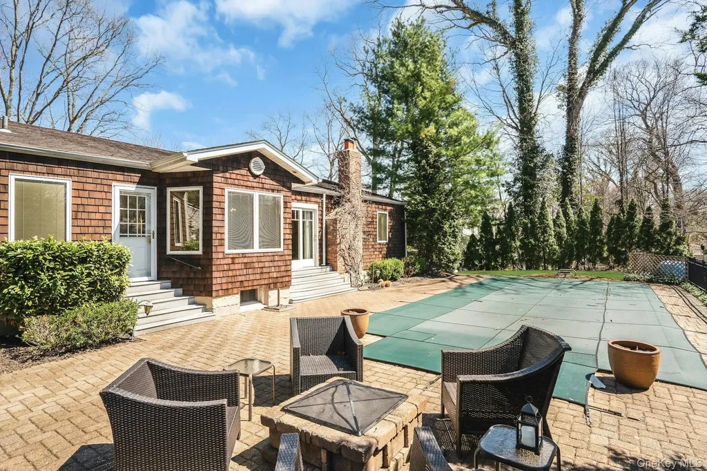 44 Mcculloch Drive Dix Hills NY 11746