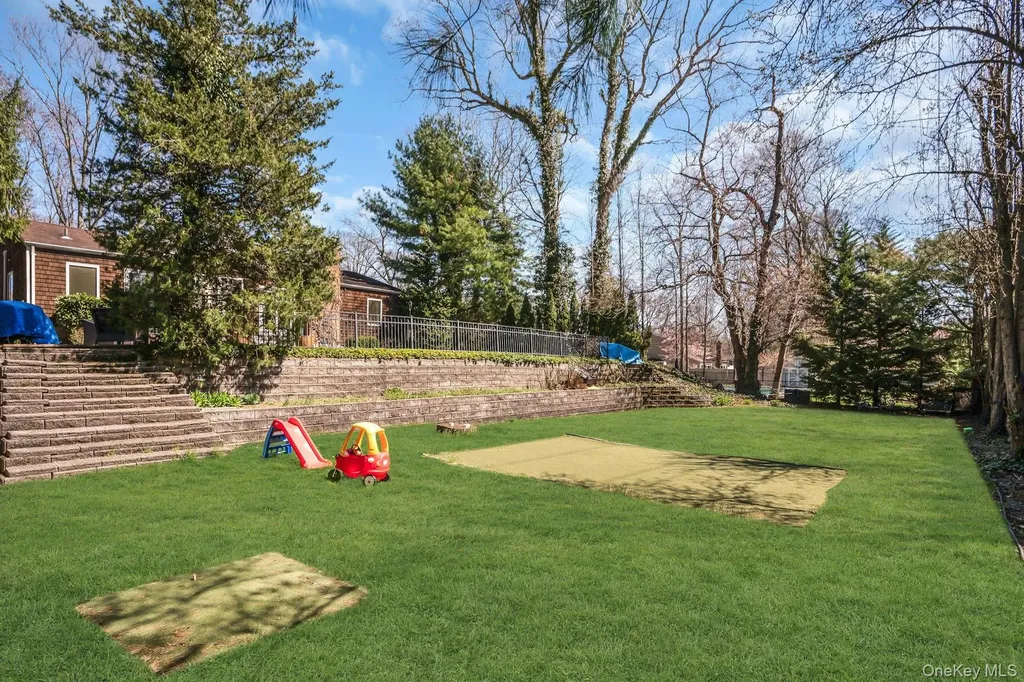 44 Mcculloch Drive Dix Hills NY 11746