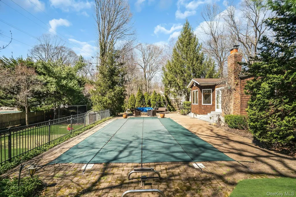 44 Mcculloch Drive Dix Hills NY 11746