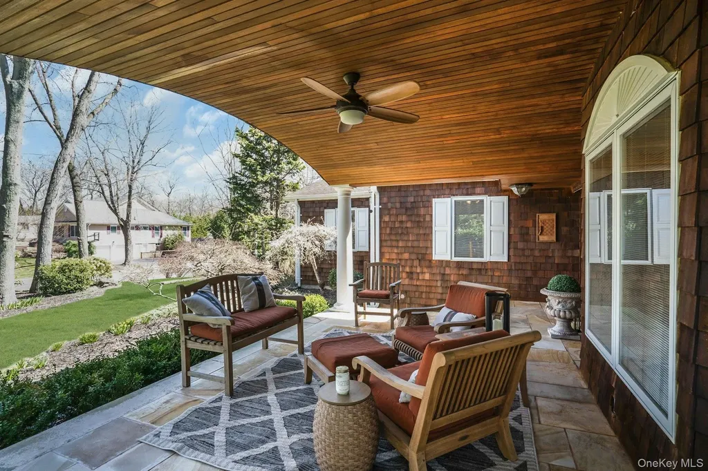44 Mcculloch Drive Dix Hills NY 11746