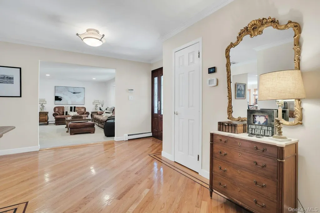 44 Mcculloch Drive Dix Hills NY 11746