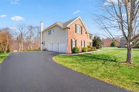 2 Holly Crescent Hopewell Junction NY 12533