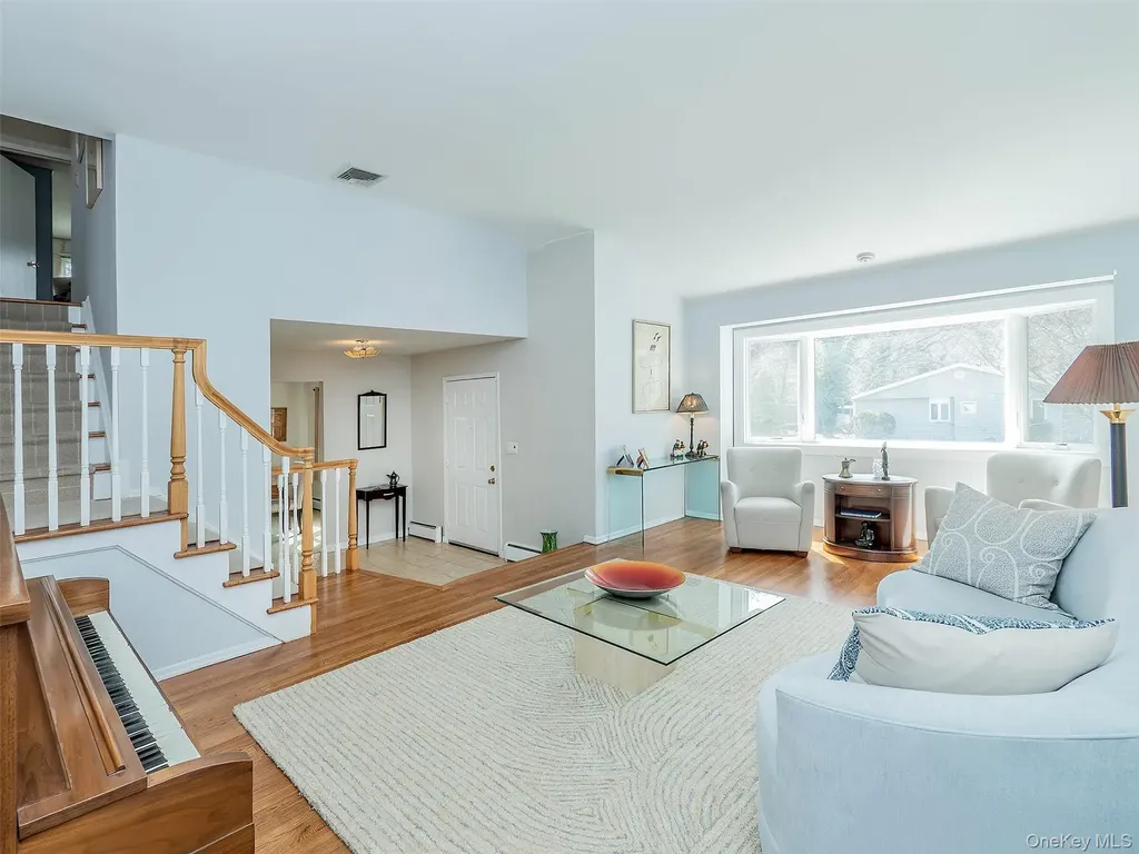 1 Deusenberg Drive East Norwich NY 11732