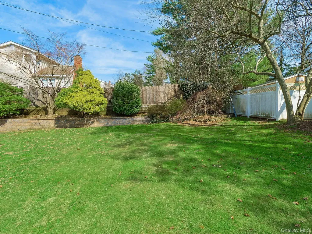 1 Deusenberg Drive East Norwich NY 11732